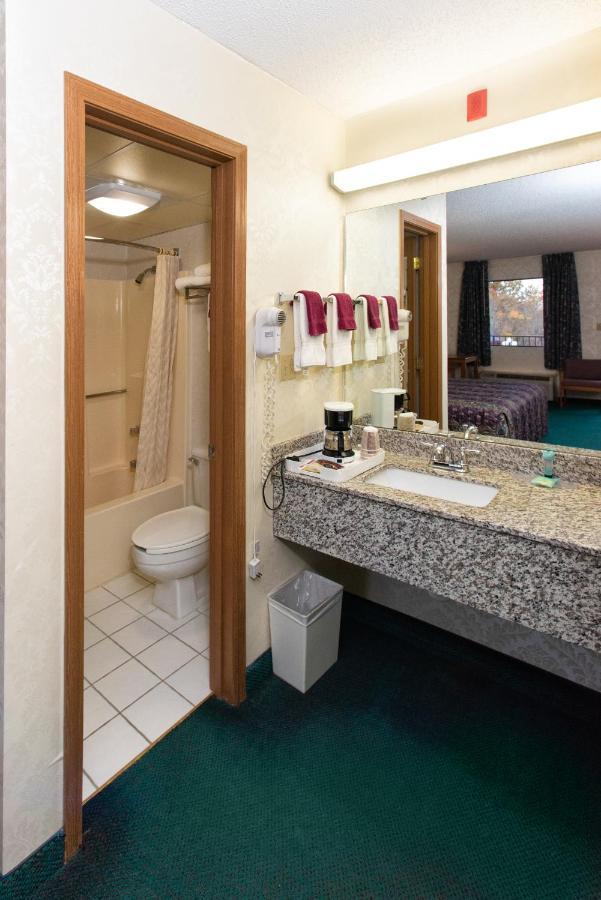 Express Inn Юрика Спрингс Экстерьер фото